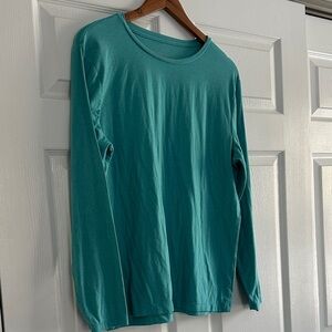 Beyond Yoga Men's Long-Sleeve Crewneck Shirt in Teal Blue-Green
